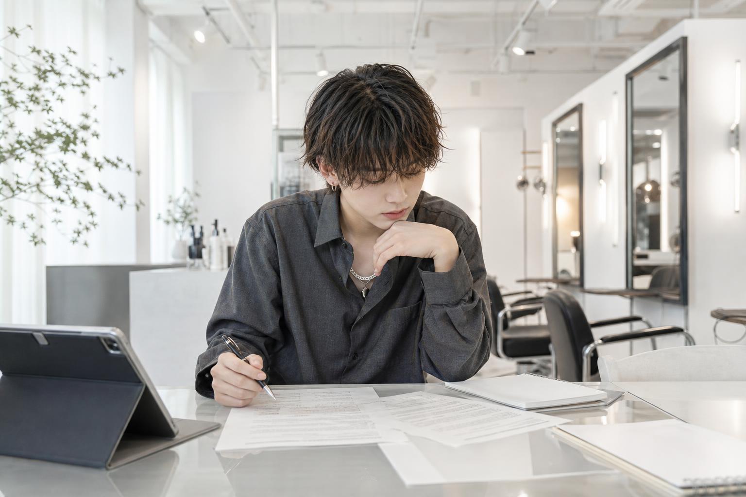 美容師の正社員と業務委託、何が違う？サロン切り替え前に確認したいポイント