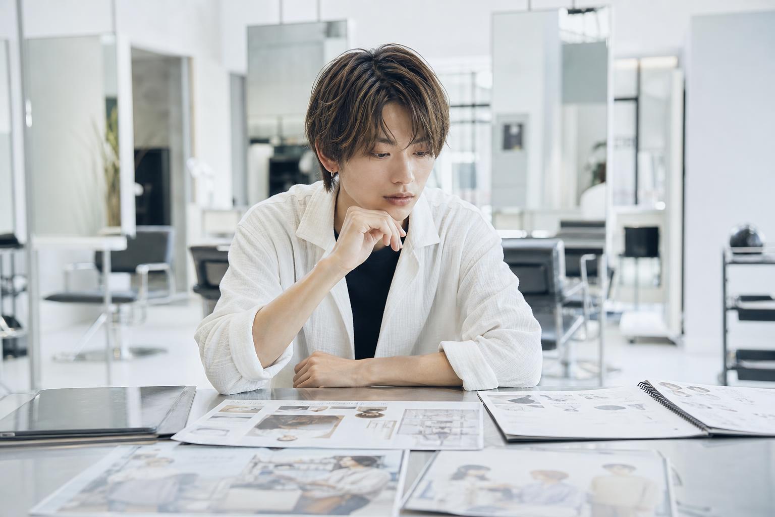 美容師を続けるか、他業種へ転身するか。美容師経験はどう評価される?