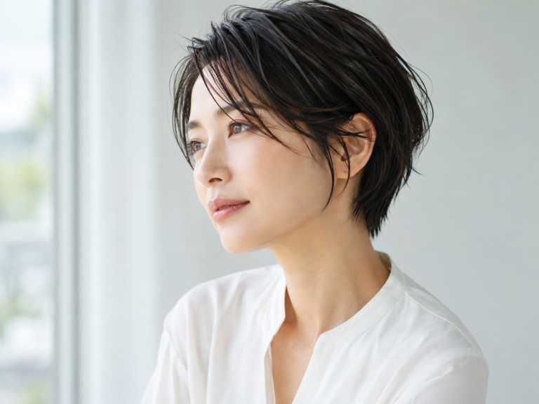 黒髪ショートのスタイリングイメージ(AI生成)