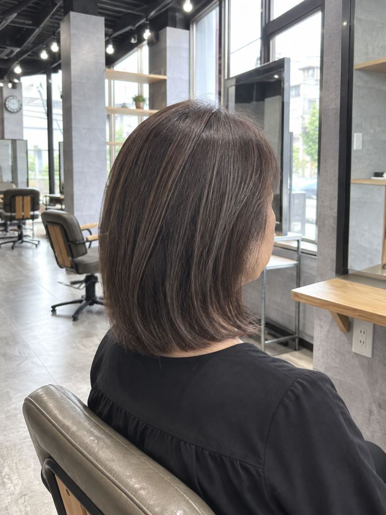 縮毛矯正と白髪ぼかしを考慮したストレートボブとSOY-KUFU店内