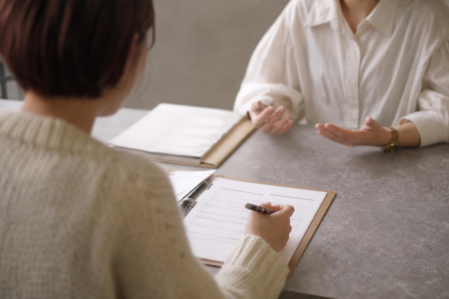 美容学生の履歴書、美容師免許は「取得見込み」でどう書く?学歴・資格欄の書き方